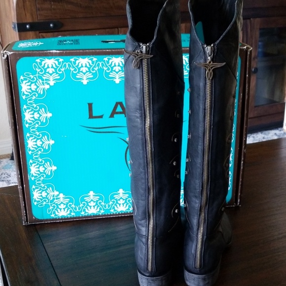 Boots - Picture 4 of 8